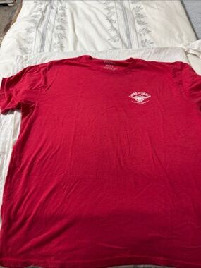 Men's Red Short-Sleeve Graphic Crewneck T-Shirt